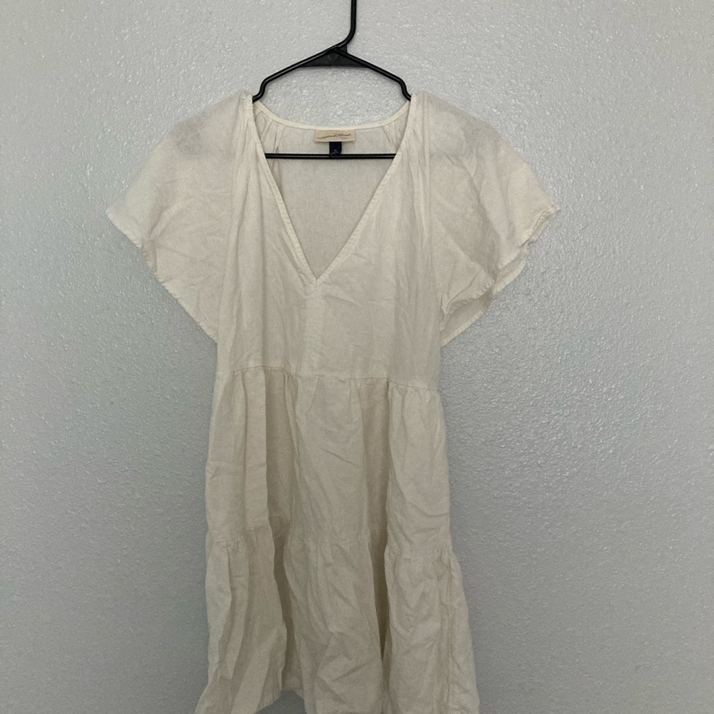 Universal Thread Cream V-Neck Top